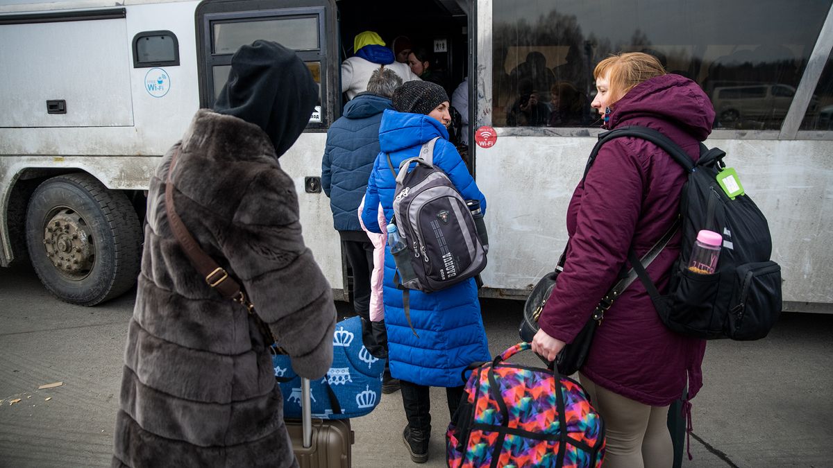 Covid střídá pomoc uprchlíkům. Nemocnice přivážejí rodiny kolegů z Ukrajiny